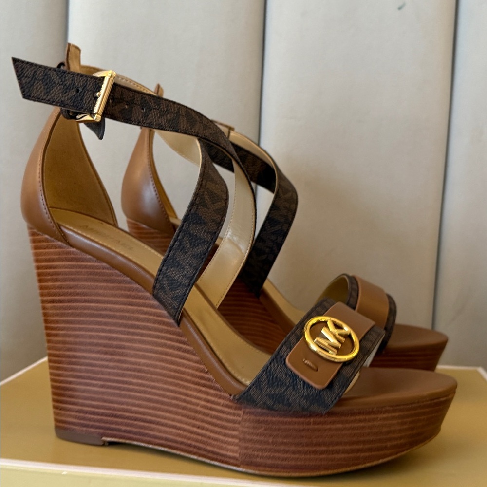 Michael Kors Brown Carmen Wedge with logo. size 9. NIB - Picture 3 of 6